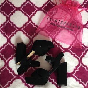NEW FashionNova Black Heels